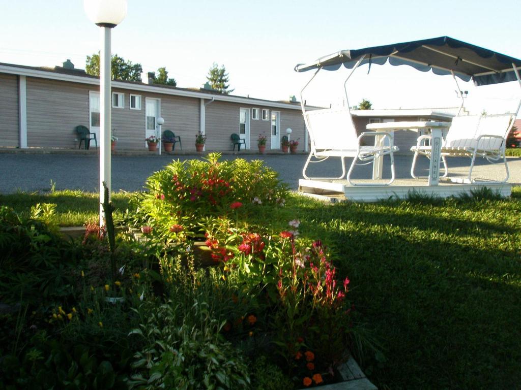 Motel Normandie Louiseville Zewnętrze zdjęcie